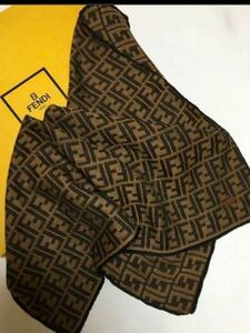 未使用 FENDI フェンディ ハンカチーフ シルク混スカーフズッカ柄 ロゴ刺繍 ブラウン×ブラック