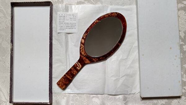 秋田伝統工芸品 樺細工 桜川細工 持ち手付き鏡 手鏡(21×8㎝鏡部分10.5×6.4㎝) 箱入り