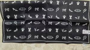 2-2 ルルギネス LULU GUINNESS ハンカチ（生地日本製縫製中国製 ブルーミング中西製 綿100％47×47㎝）黒・ラメ入り・靴・リボン・鏡・花籠