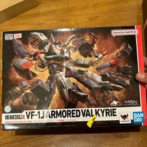 HI-METAL R 超時空要塞マクロス VF-1J アーマードバルキリー (一条輝機) リバイバルVer. _画像1