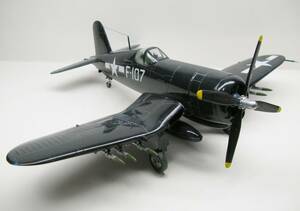 アメリカ海軍　F4U-4コルセア艦上戦闘機　1/48　塗装済み完成品