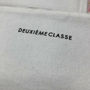DEUXIEME CLASSE(ドゥーズィエムクラス)高見え大人リッチなクラッチバッグ付録限定(白)マルチケースポーチ[ふわふわクッション]2個セットの画像5