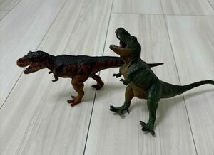 ティラノサウルス フィギュア2体