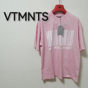★新品・メンズ★【VTMNTS】半袖 Tシャツ　ピンク×白　プリント　丸首　S