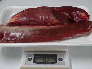 天然鹿肉　捕れたて鹿肉　　背ロース肉　その他　　８２７　ｇ　　同梱可能