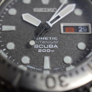 美品 セイコー SEIKO スキューバ SCUBA 200m KINETIC チタン 3針 デイデイト 5M63-0B40 男性用 メンズ 腕時計 日本製 x343 稼働品の画像4