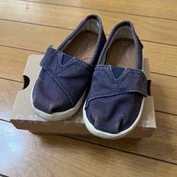 【中古】TOMS クラッシック 子供靴 キッズシューズT6 13センチ ネイビー