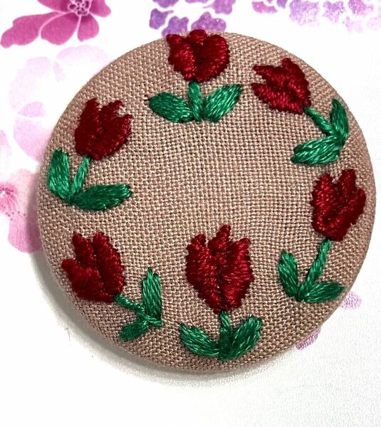 170ハンドメイド　刺繍　チューリップ　ブローチ／髪ゴム／マグネット