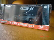 ⇒【新品未開封／グリーンライト（GREENLIGHT）／ 1:43ミニカー ／2019 フォードGT - カーボンシリーズ（2019 FORD GT - CARBON SERIES）】_画像4