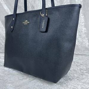 未使用級 コーチ COACH トートバッグ ビジネスバッグ メンズ A4収納可 肩掛け レザー 本革 紺 ネイビー 大容量 ロゴ金具 チャーム 通勤