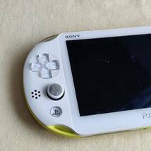 【5267724】SONY Playstation VITA PCH-2000 本体のみ メモリーカード8GB ジャンク JUNK PS VITA_画像2