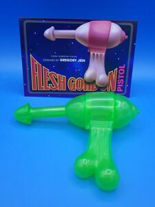 留之助商店　フレッシュゴードン ピストル　緑　ソフビ　FLESH GORDON PISTOL