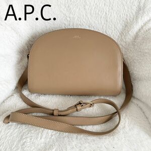 A.P.C. アーペーセー ショルダーバッグ ハーフムーン ベージュ レザー