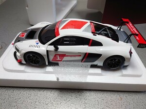 オートアート　AUTOart　　R8　FIA　GT3　アウディ　1/18