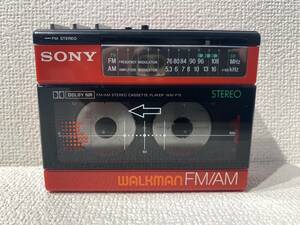 『7546』SONY ソニー カセットウォークマン WALKMAN ラジオ FM/AM WM-F15 レッド RED 赤 レトロ 昭和 当時物 コレクション　動作確認未