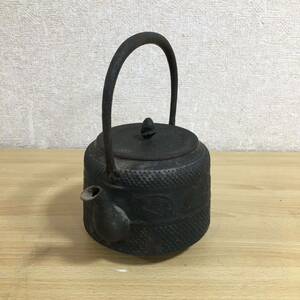 南部鉄器 南部鉄瓶 鉄器 鉄瓶 茶道具 茶器 銘 詳細不明 あられ 金属工芸 工芸品 コレクション アンティーク レトロ 重量1884g 3 カ 5218