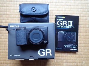 RICOH GR III （ブラック）中古品ですが、ほぼ未使用です