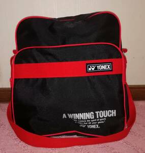 ◎即決★ヨネックス YONEX 小型 スポーツショルダーバッグ 黒/赤 30×34×10cm