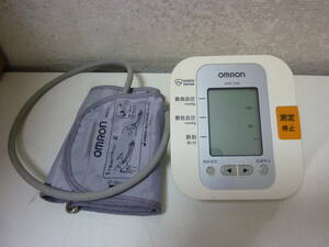 オムロン〈自動電子血圧計　品番：HEM-7200〉中古