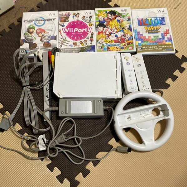 Wii 本体、ハンドル、コントローラー