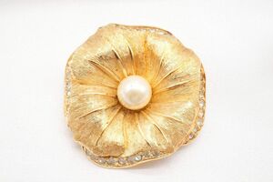  Christian Dior Vintage brooch flower flower fake pearl rhinestone gold Gold Christian Dior 8022j