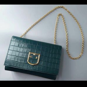 FURLAヴィヴァミニポシェット クロコ型押し ショルダーバッグ 緑 フラップ