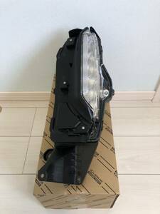 美品　ヤリスクロス　MXPB10/MXPB15　MXPJ10/MXPJ15　トヨタ純正　LED　左デイタイムランニングランプ