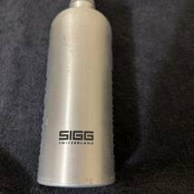 SIGG シグ 燃料ボトル フューエルボトル 1L 実容量：890ml アルミ製_画像2