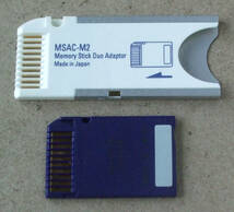 送料無料 SONY ソニー 純正 MEMORY STICK メモリースティック Duo 128MB MSH-M128 アダプタ付き MSAC-M2 日本製 MADE IN JAPAN 即決！_画像2