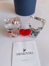 ☆ハローキティ×Swarovski社☆スワロフスキー社 コラボ HELLO KITTY & DEAR DANIEL 正規品 置物 フィギュリン クリスタルガラス サンリオ_画像3