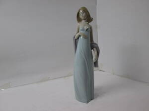  Lladro young lady 