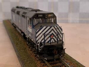 HO 119, GENESIS Diesel Road L-M. F45 Montana Rail Rink 390. DCC with Sound , Flywheel Drive.