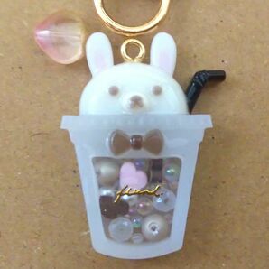 レジン うさぎ ハートラテ シェイカー シャカシャカ キーホルダー