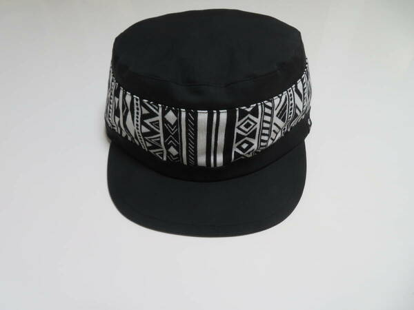 【送料無料】amina アミナコレクション お洒落なブラックホワイトデザイン メンズ レディース スポーツキャップ ハット 帽子 1個