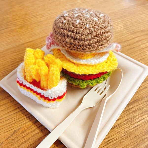 おままごと　ハンバーガー　編み物　プレゼント