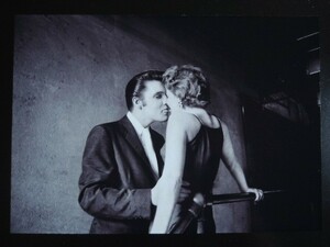 A4 額付き ポスター エルヴィスプレスリー Elvis Presley キス 1956 エルビスプレスリー 写真 The kiss