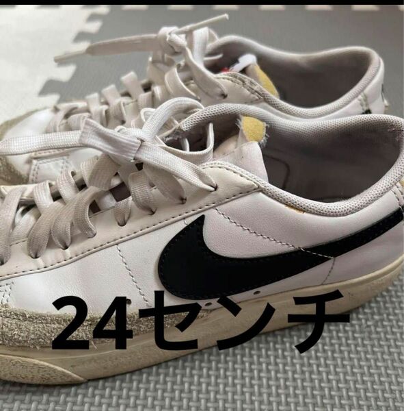 NIKEレディススニーカー　レディススニーカー24センチ