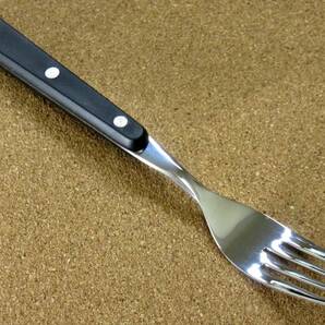 関の刃物 ステーキナイフ&フォーク 各2本セット 関兼次 13クロームステンレス鋼 ステーキを切る テーブルナイフとフォークのセット 日本製の画像5