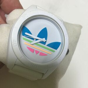 adidas 腕時計　稼働中