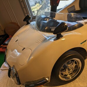 TOYOTA ２０００ＧＴ 子供用 電動自動車 分解掃除済みです、付属充電器有ります、充電走行しましたメッキ部分はタッチペンで補修済みの画像4