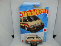 HOTWHEELS 1986 TOYOTA VAN ホットウィール 1986 トヨタ バン ベージュ_画像1