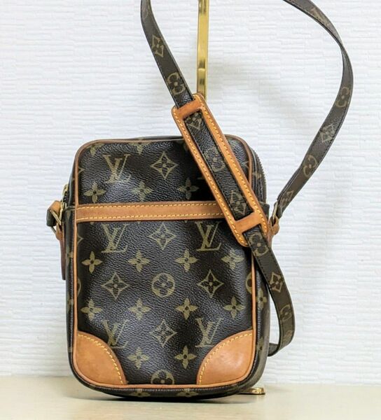 LOUIS VUITTON ルイ ヴィトン モノグラム ダヌーブ ショルダー