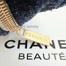 値下げ！新品 2023 シャネル CHANEL 最新 ホリデー ノベルティ ポーチ ネイビー箱付き 限定 ロゴ 化粧ポーチ コスメ ブランド ラメ _画像4