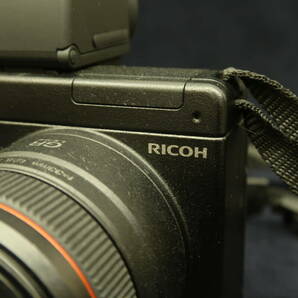 中古カメラ (4) RICOH リコー GXR f=33mm 1:2.5 f=4.9-52.5mm 1:3.5-5.6 f=5.1-15.3mm 1:2.5-4.4 ビューファインダー VF-2 ジャンク扱いの画像4