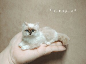 *hirapie*　ひらぴー　羊毛フェルト　バーマン　手のひらサイズ　猫　スフィンクス座り　ハンドメイド　