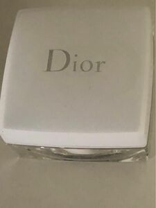 Dior スノーサブリッシム　ホワイトニング　UV ルースパウダー