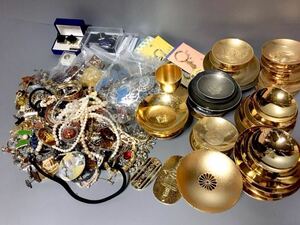 アクセサリー 大量　ネックレス　ブローチ　金杯　天然石　その他　色々　約7kg まとめて　大量　ジャンク