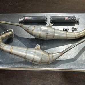 T2レーシング製 ステンレスカチアゲチャンバーボディー + カーボンサイレンサー １セット 中古品 NSR250R MC21・28 左右出しの画像1