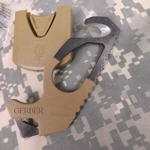 新品！米軍放出品 GERBER レスキューツール 小型 ガラスブレイカー付 ストラップカッター ガーバーの画像3