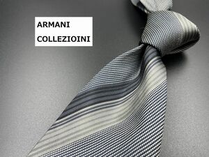 【超美品】ARMANI COLLEZIONI　アルマーニ　レジメンタル柄　ネクタイ　3本以上送料無料　グレイ系　0302055